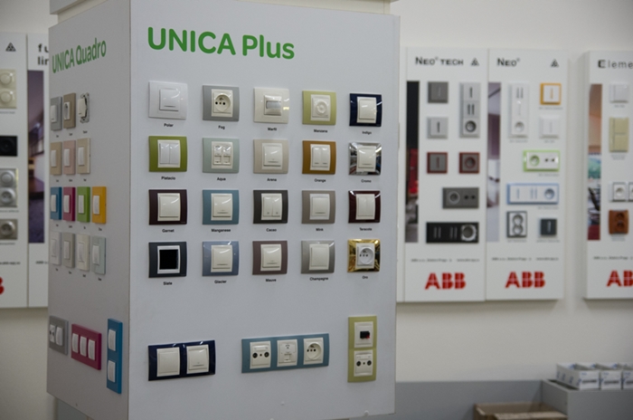 Zásuvky, vypínače