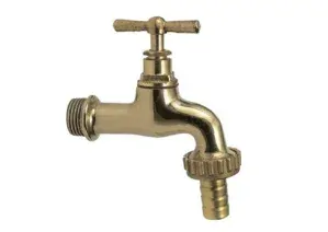 Výtokový mosazný stěnový ventil s připojením na hadici, 1/2"