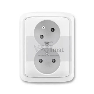 zásuvka 5513A-C02357 B 2P+T pootoč. Tango bílá